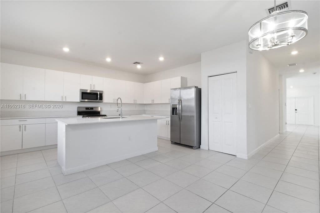 5-bedroom Single-Family Home — 16925 SW 289th Ter