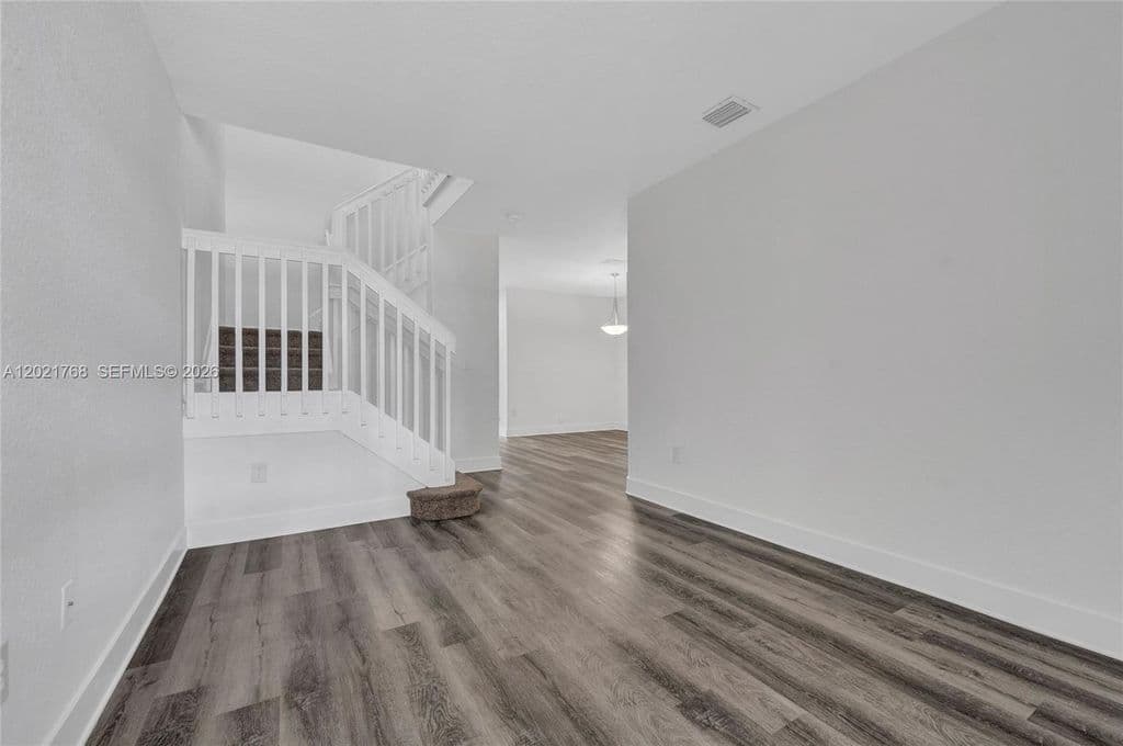 4+1 Mülk — 1445 SE 24th Rd
