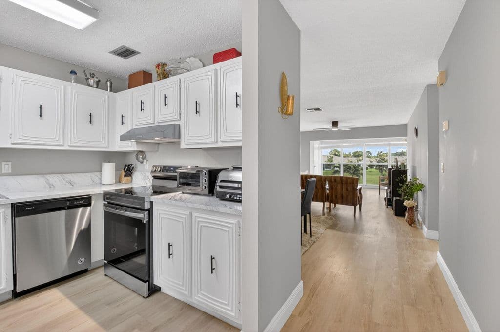 2+1 Condo — 13765 Flora Place #H