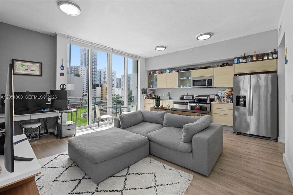 1-bedroom Condo — 350 NE 24th St APT 401