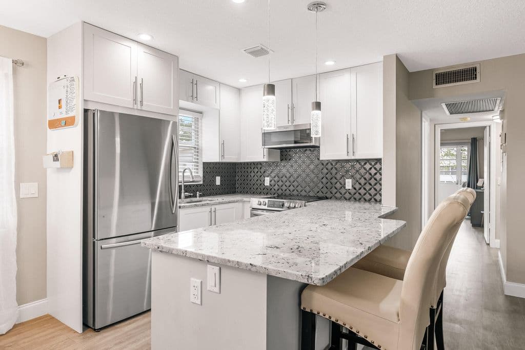 2+1 Condo — 184 Oakridge L #184
