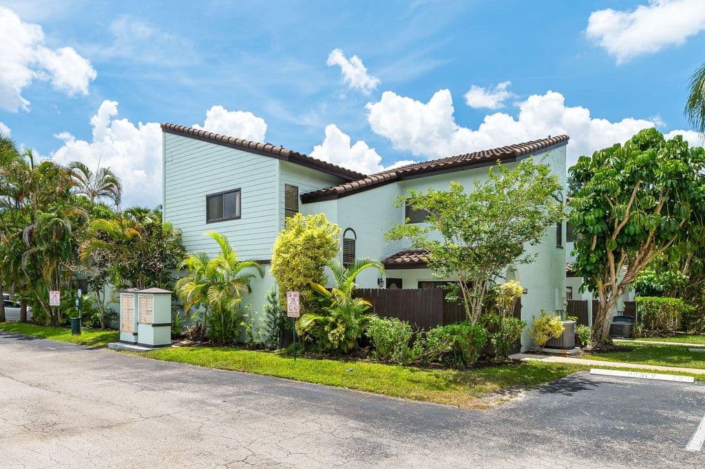 3-bedroom Property — 22300 Pineapple Walk Drive