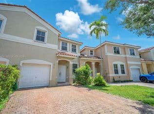 3-bedroom Townhouse — 16910 SW 39th Ct, Hollywood, 33027