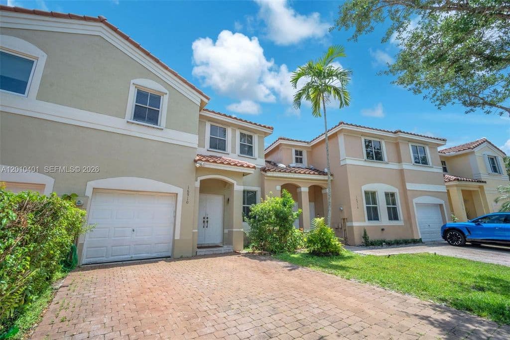 3-bedroom Property — 16910 SW 39th Ct