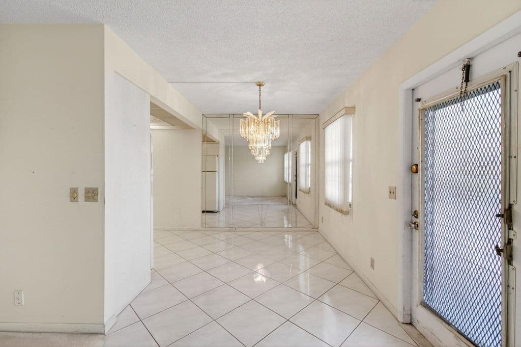 2-bedroom Condo — 3044 Lincoln C