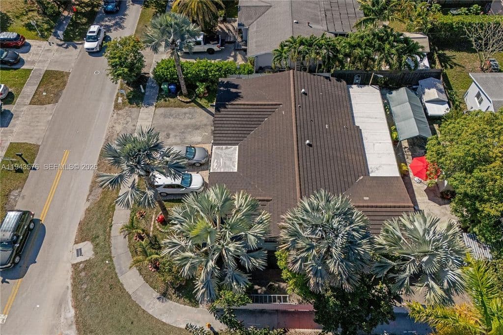 6-bedroom Single-Family Home — 20150 SW 89th Ct