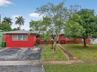 4+1 Müstakil ev — 6861 SW 1st Ct, Pembroke Pines, 33023