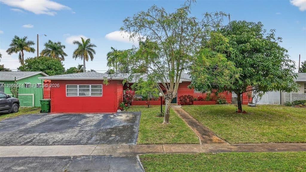4+1 Müstakil ev — 6861 SW 1st Ct