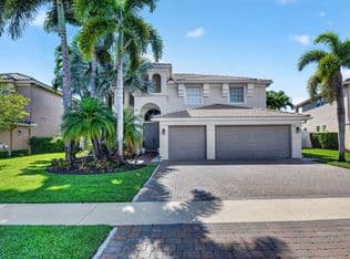 5-bedroom Single-Family Home — 2214 Ridgewood Circle, Royal Palm Beach, 33411