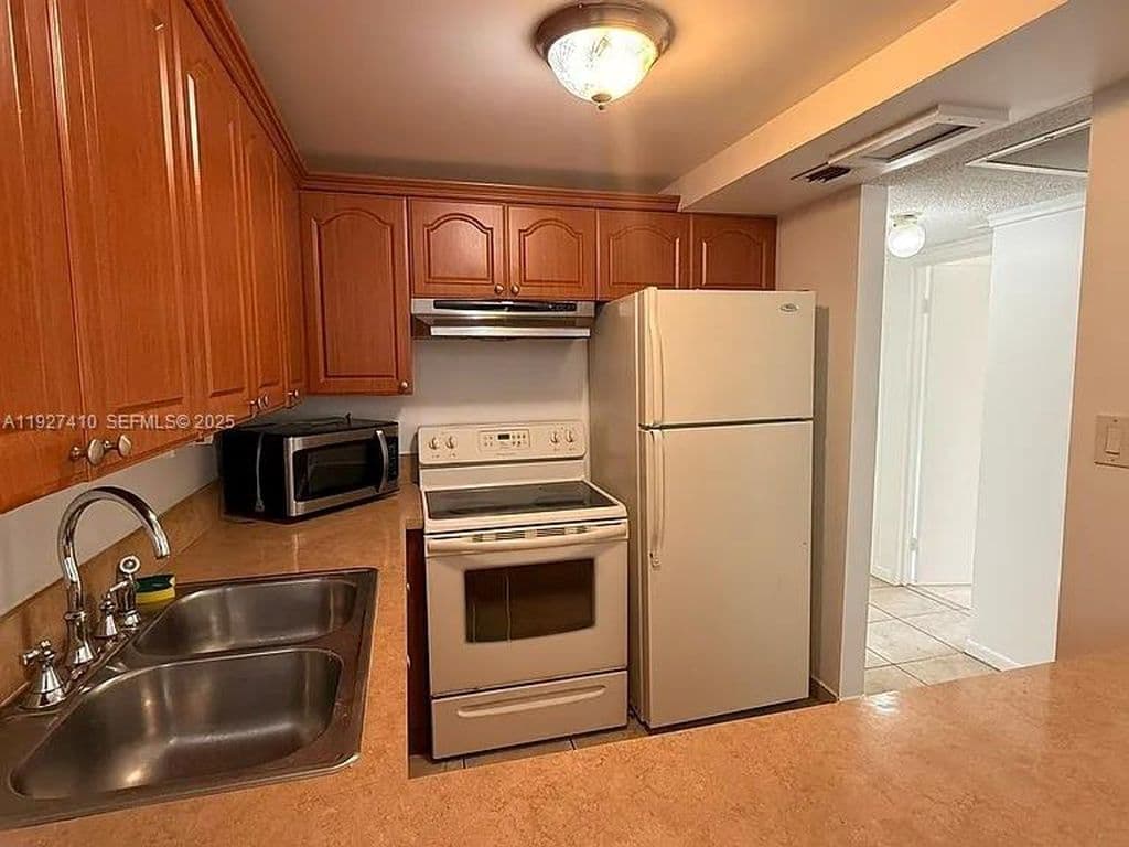 2+1 Condo — 5855 Washington St APT 91