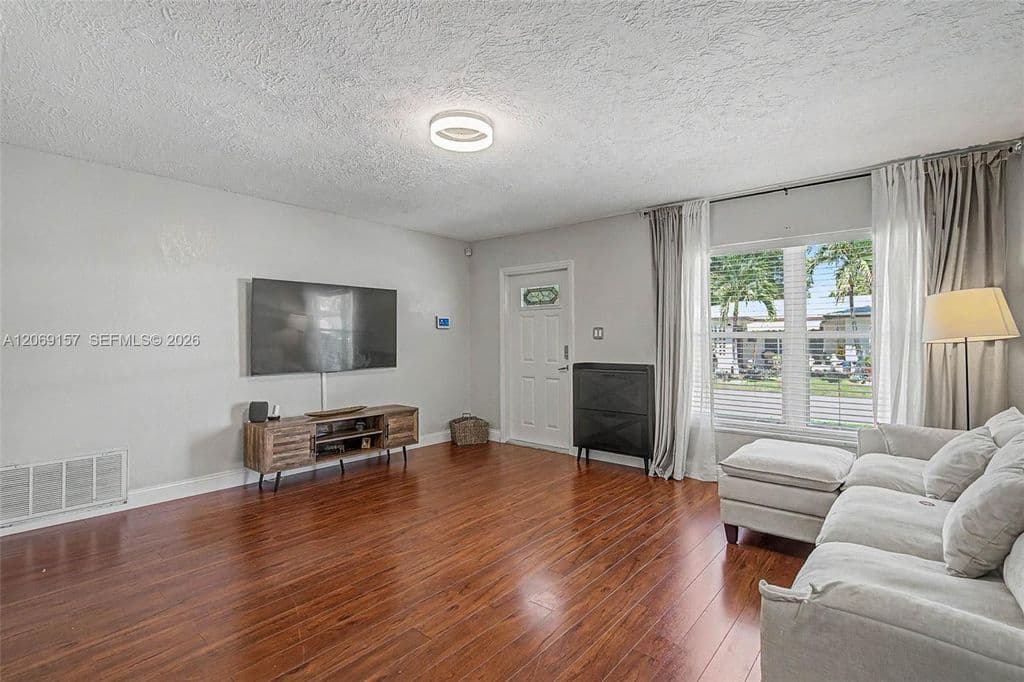 3-bedroom Single-Family Home — 6001 NW 66th Ter