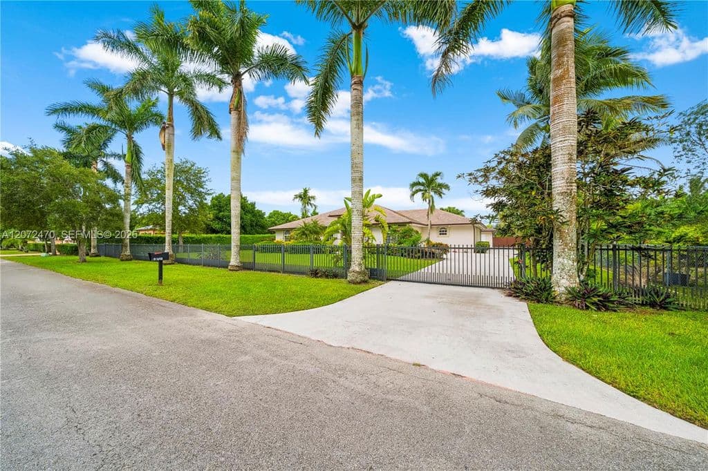 5+1 Müstakil ev — 15720 SW 252nd St