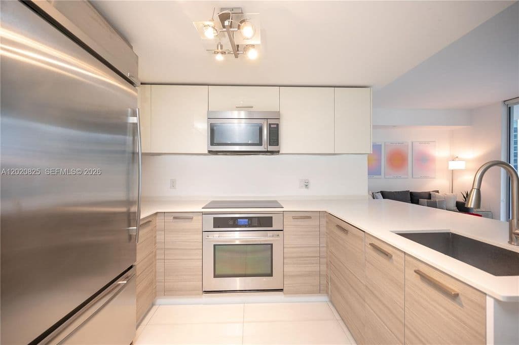 1-bedroom Condo — 1300 Brickell Bay Dr APT 1601