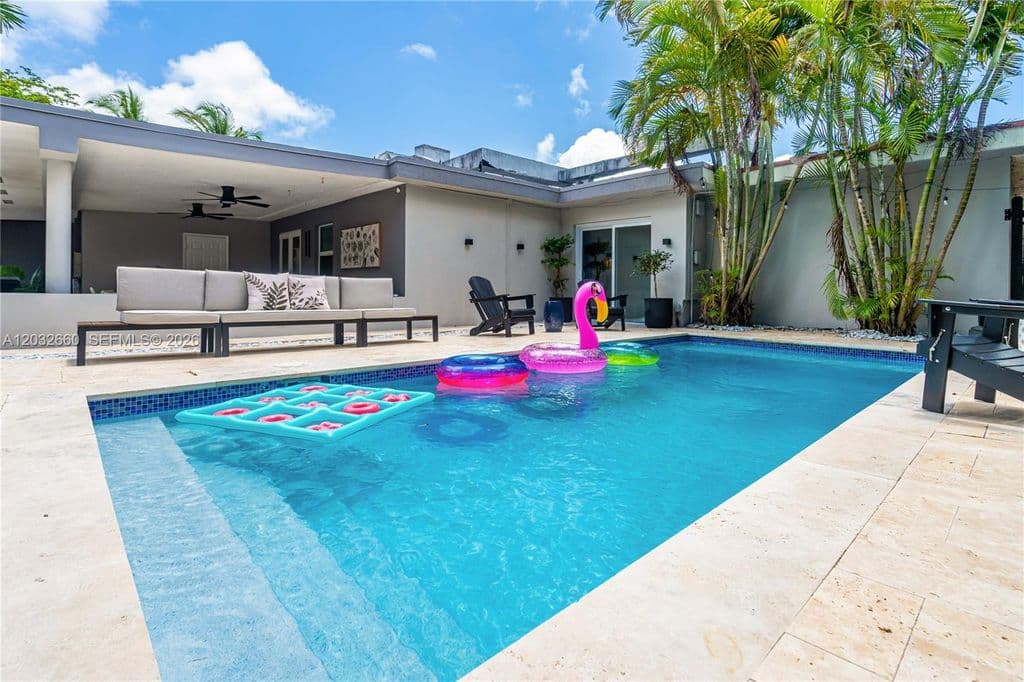 7-bedroom Single-Family Home — 520 SW 22nd Rd