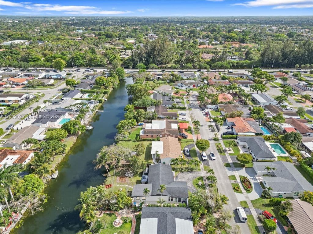 4-bedroom Single-Family Home — 3921 SW 124th Ct