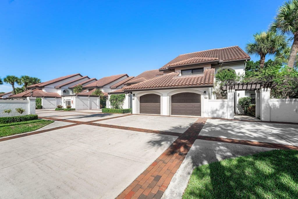 2-bedroom Condo — 16648 TRADERS Crossing N #106