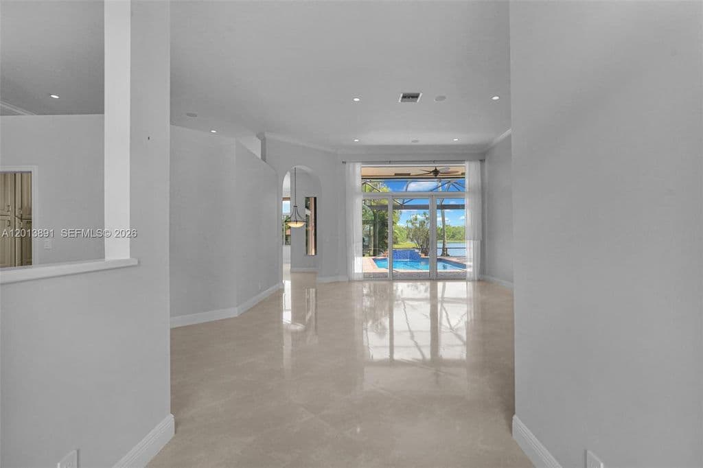 5+1 Müstakil ev — 2715 Edgewater Ct
