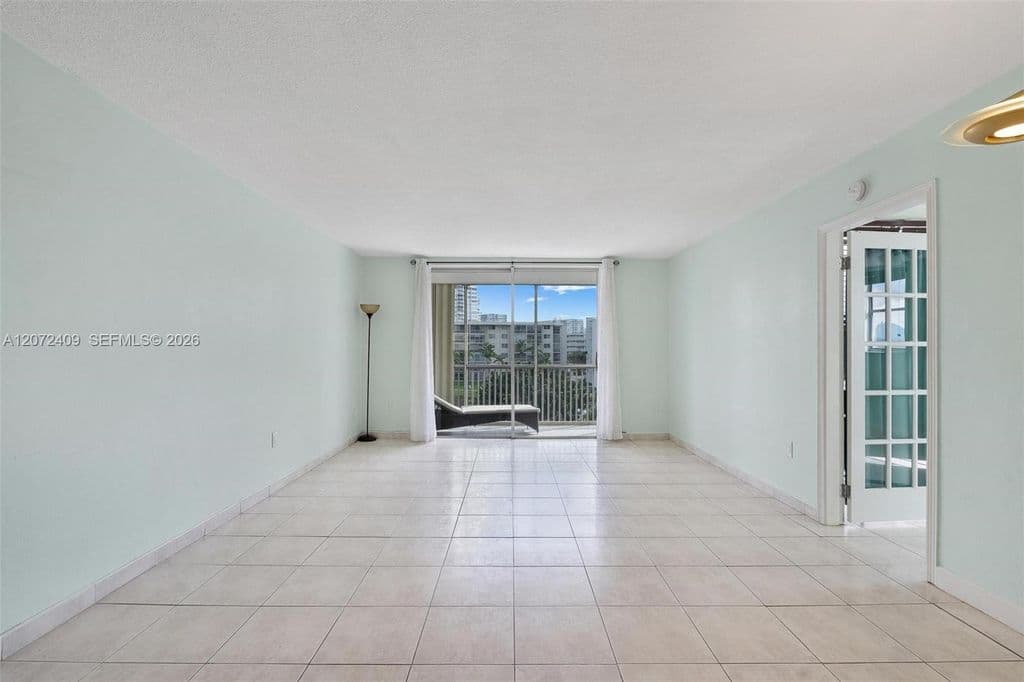2+1 Condo — 2903 Point East Dr APT K414