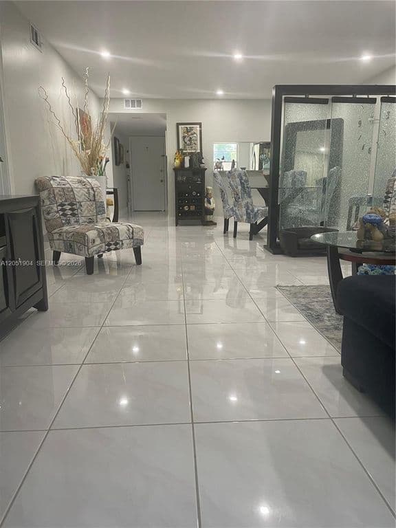 2-bedroom Condo — 1011 SW 125th Ave #207M