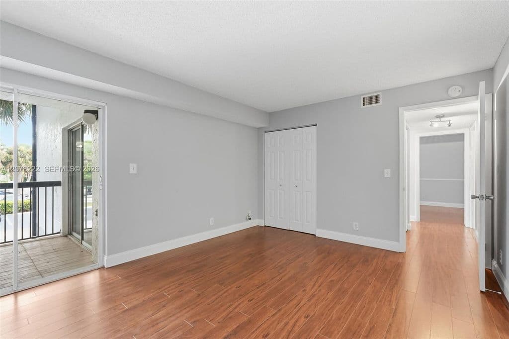 2+1 Condo — 7610 Westwood Dr APT 122