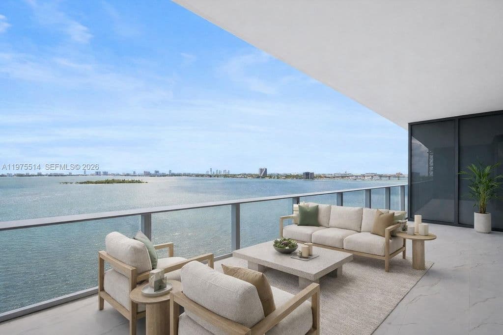 3-bedroom Condo — 700 NE 24th St #805