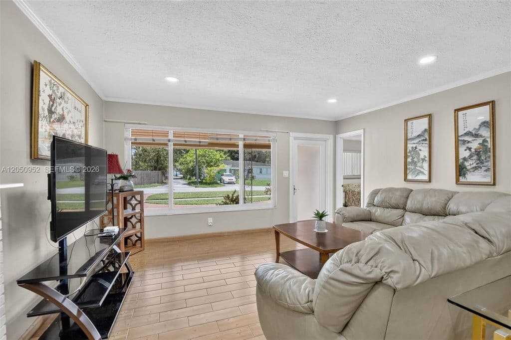 3+1 Müstakil ev — 206 N 32nd Ave