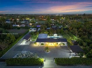 4+1 Müstakil ev — 24655 SW 212th Ave, Homestead, 33031