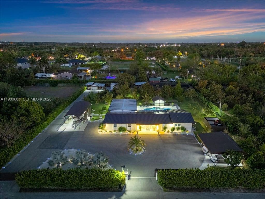 4+1 Müstakil ev — 24655 SW 212th Ave