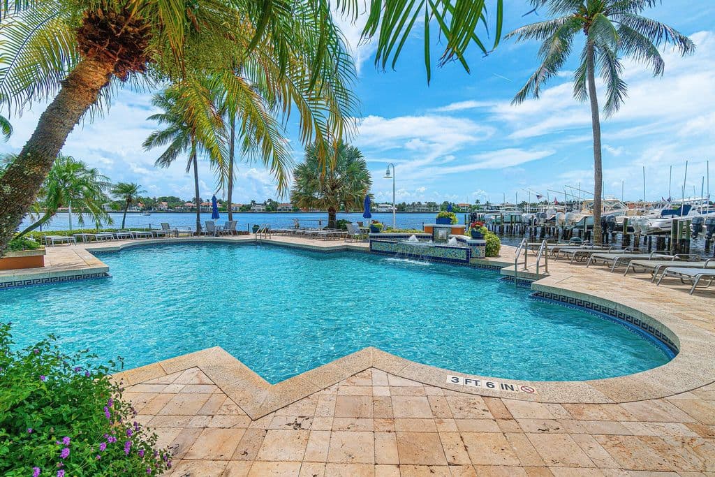 2+1 Condo — 131 Yacht Club Way #307