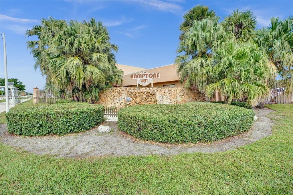 3-bedroom Condo — 8010 Hampton Blvd APT 211