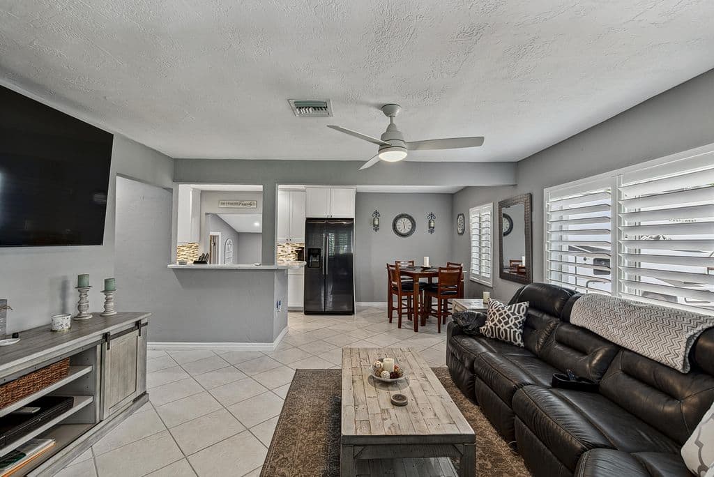 3-bedroom Single-Family Home — 800 SW 19TH Street