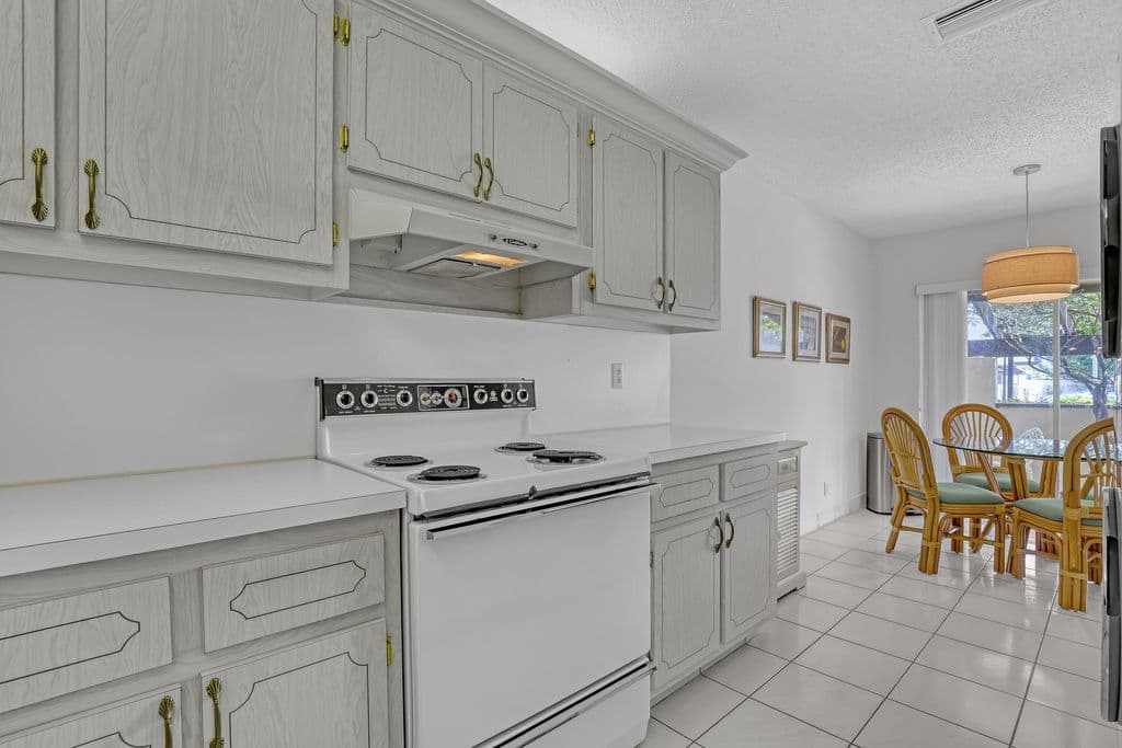2+1 Condo — 13731 Via Aurora #A