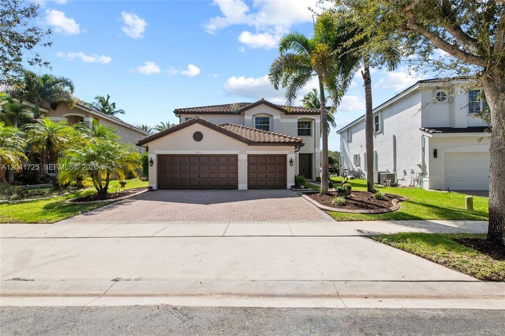 5-bedroom Property — 16230 SW 21st St