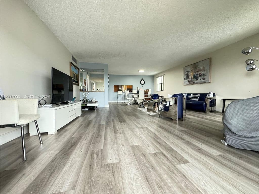 3+1 Condo — 16051 Blatt Blvd APT 401