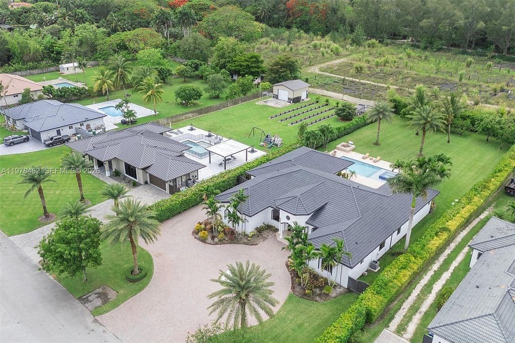 4-bedroom Single-Family Home — 20120 SW 133rd Ave