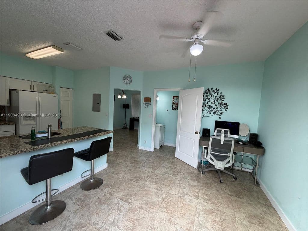 3+1 Mülk — 810 NE 212th Ter APT 2