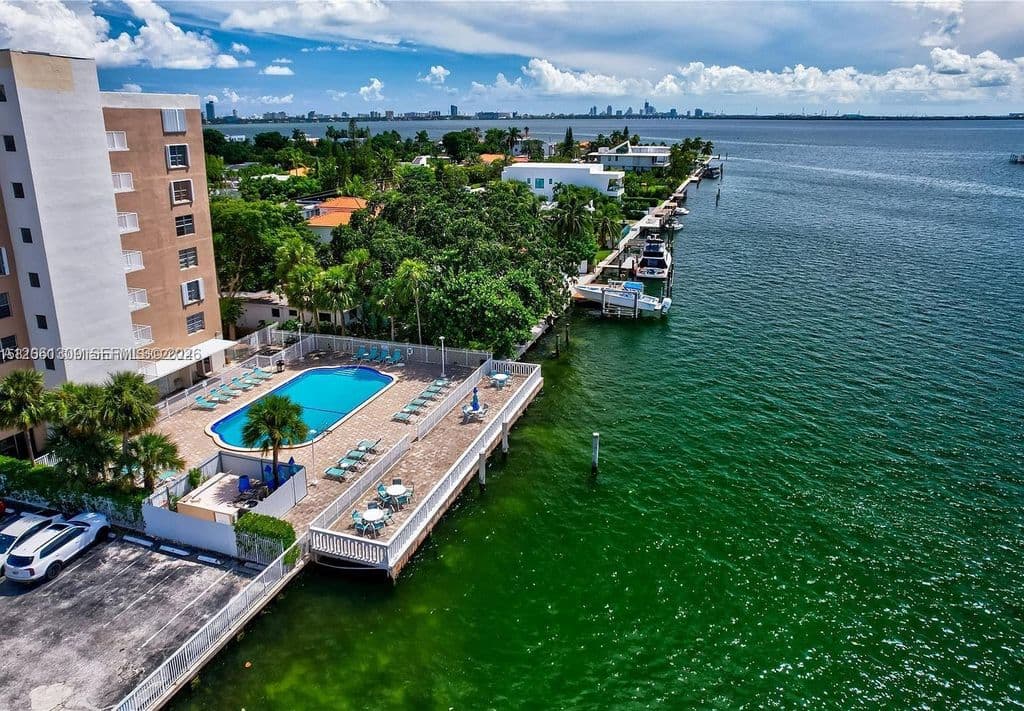 2+1 Condo — 1455 N Treasure Dr #Penthouse H