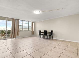 1-bedroom Condo — 2100 Sans Souci Blvd #A1010, North Miami, 33181