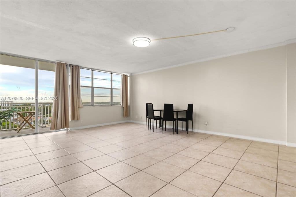 1+1 Condo — 2100 Sans Souci Blvd #A1010
