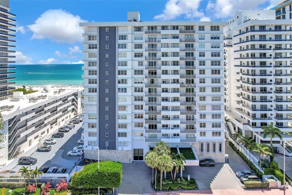 2+1 Condo — 5825 Collins Ave APT 2E