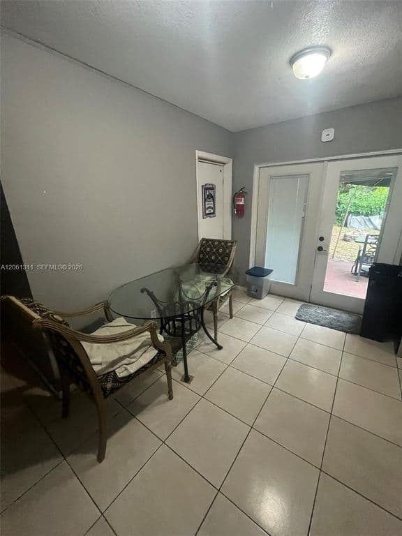 3+1 Müstakil ev — 240 NE 23rd Ct