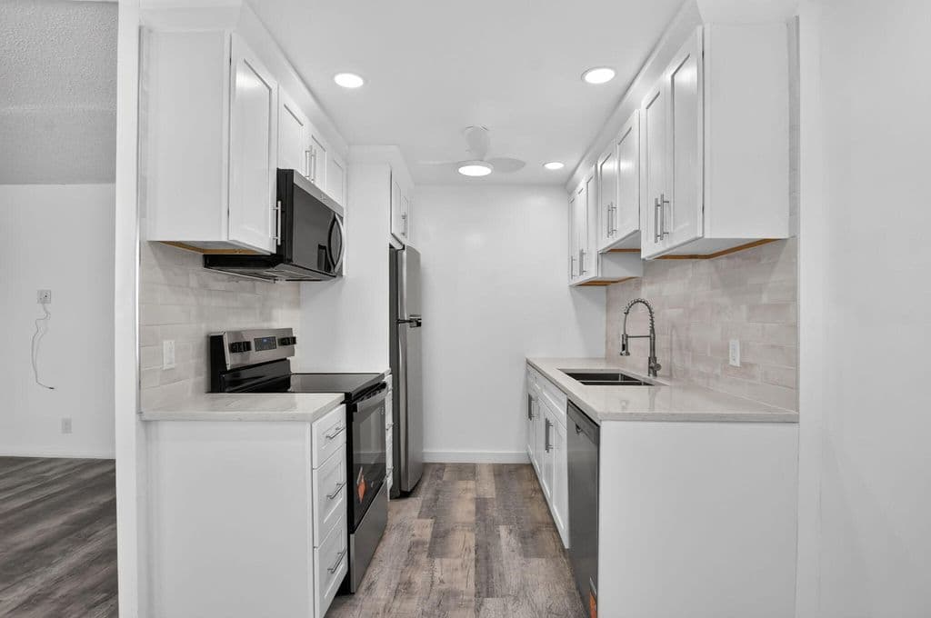 2-bedroom Condo — 3045 Cornwall C