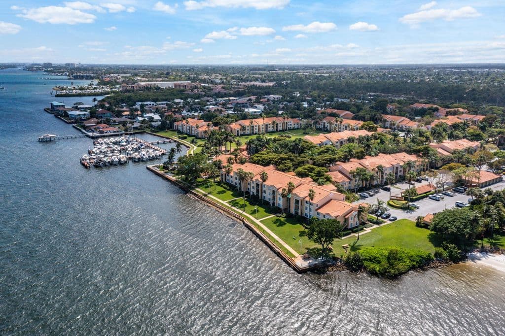 2+1 Condo — 131 Yacht Club Way #307