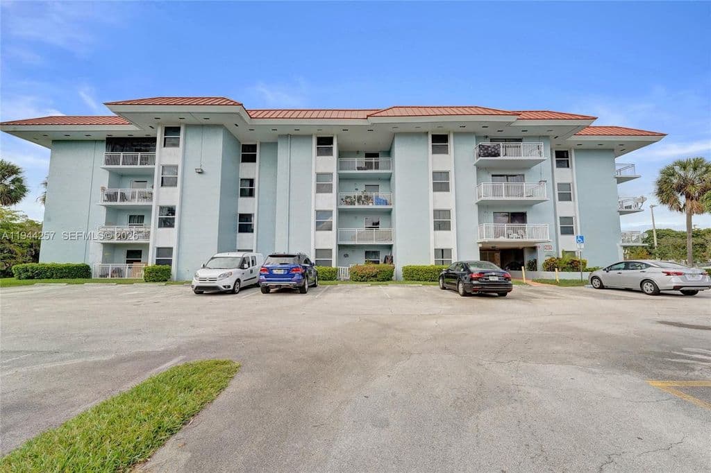 2-bedroom Condo — 505 S Pine Island Rd APT 405B
