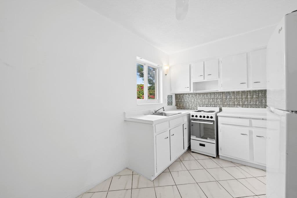 1-bedroom Condo — 2601 NE 1st Street #17