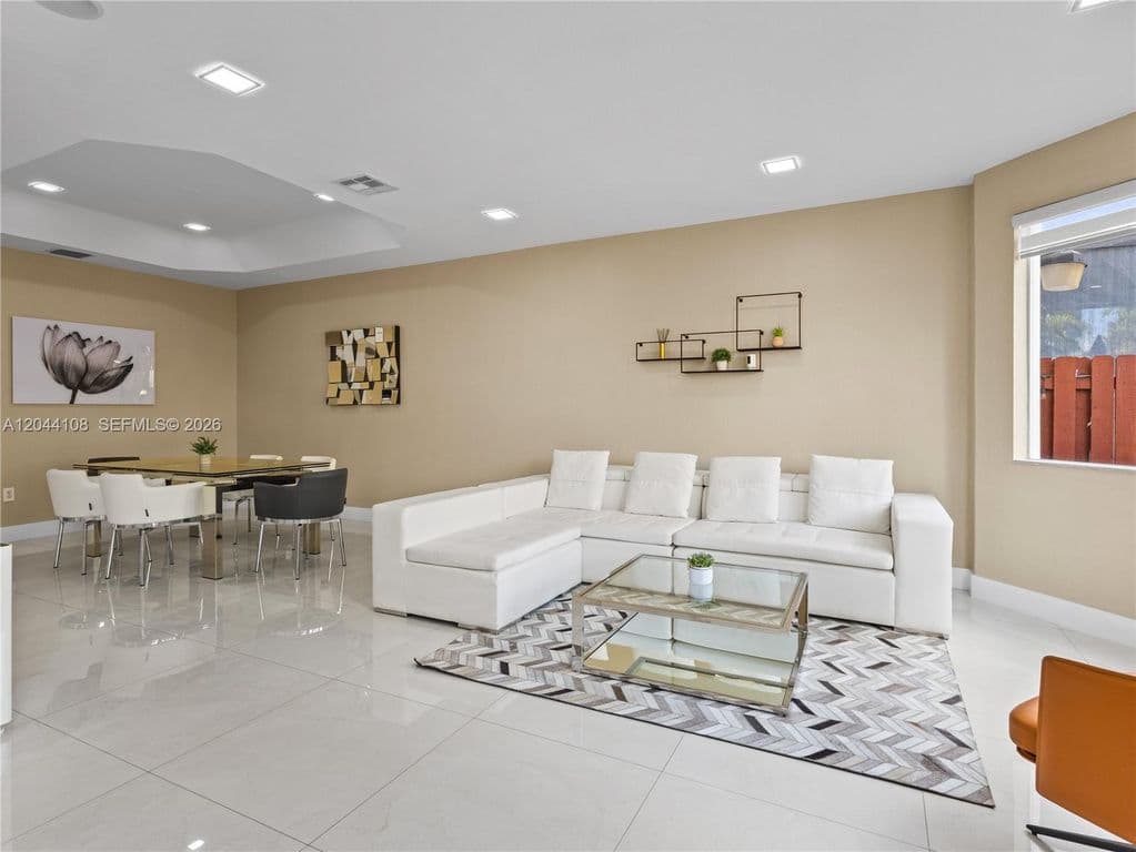 3-bedroom Property — 7086 NW 116th Ct