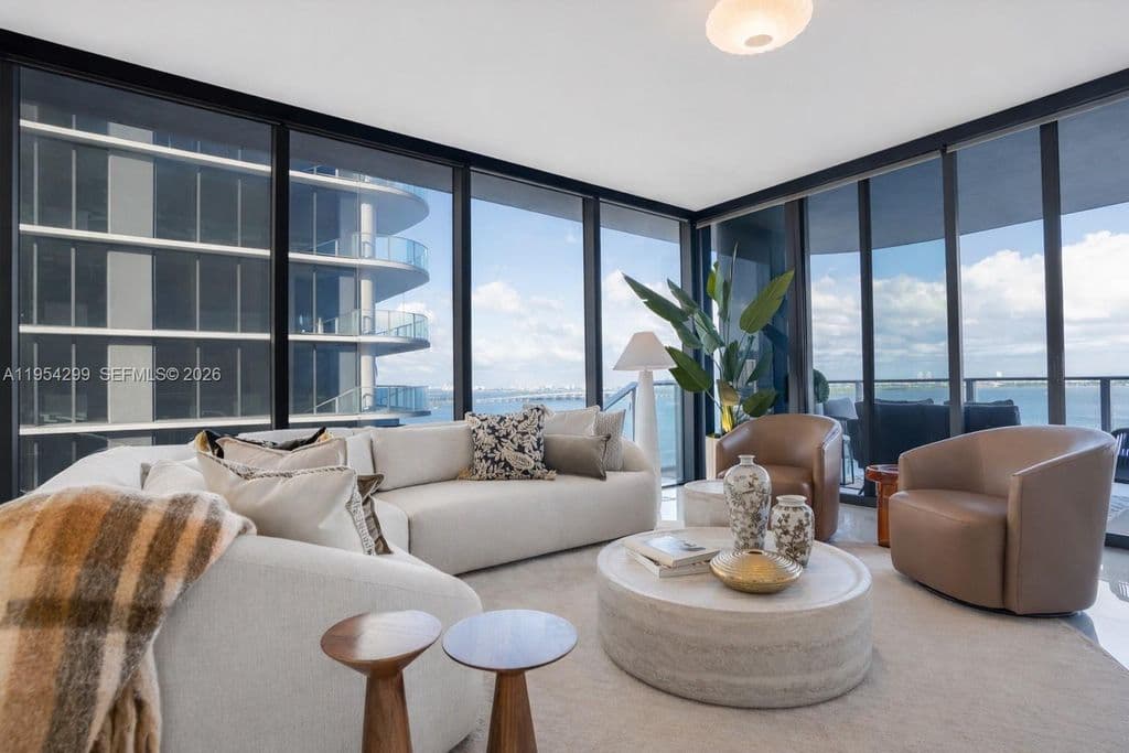 4-bedroom Condo — 700 NE 24th St Unit 901