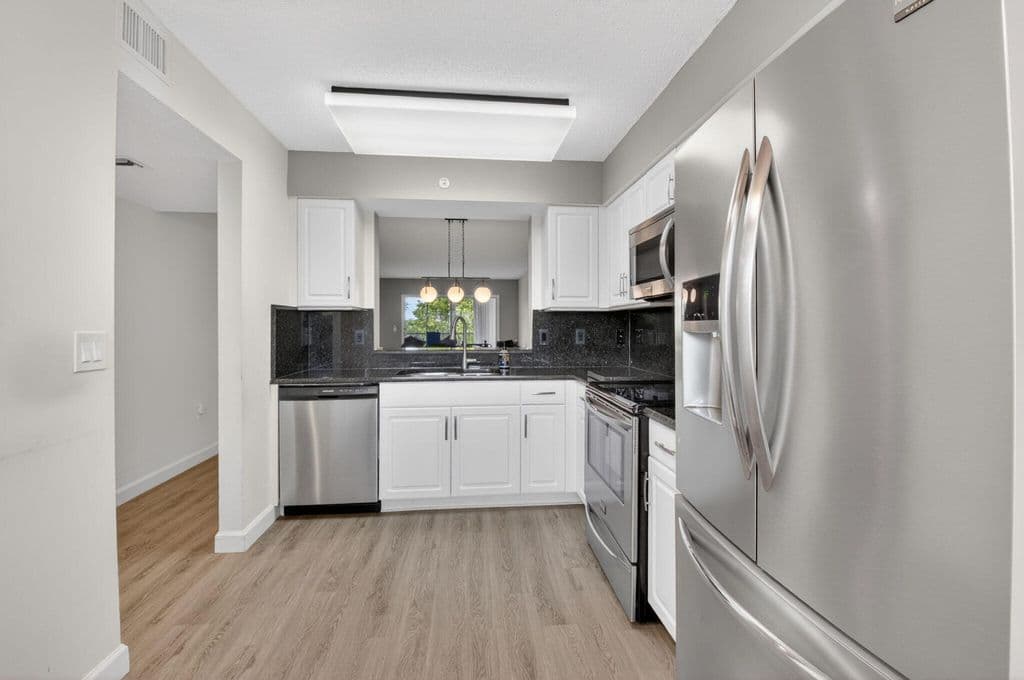 2-bedroom Condo — 6080 Huntwick Terrace #405
