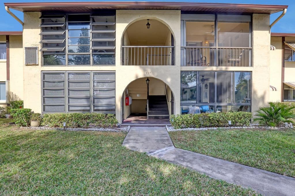 2-bedroom Condo — 337 Pine Ridge Circle #D-2