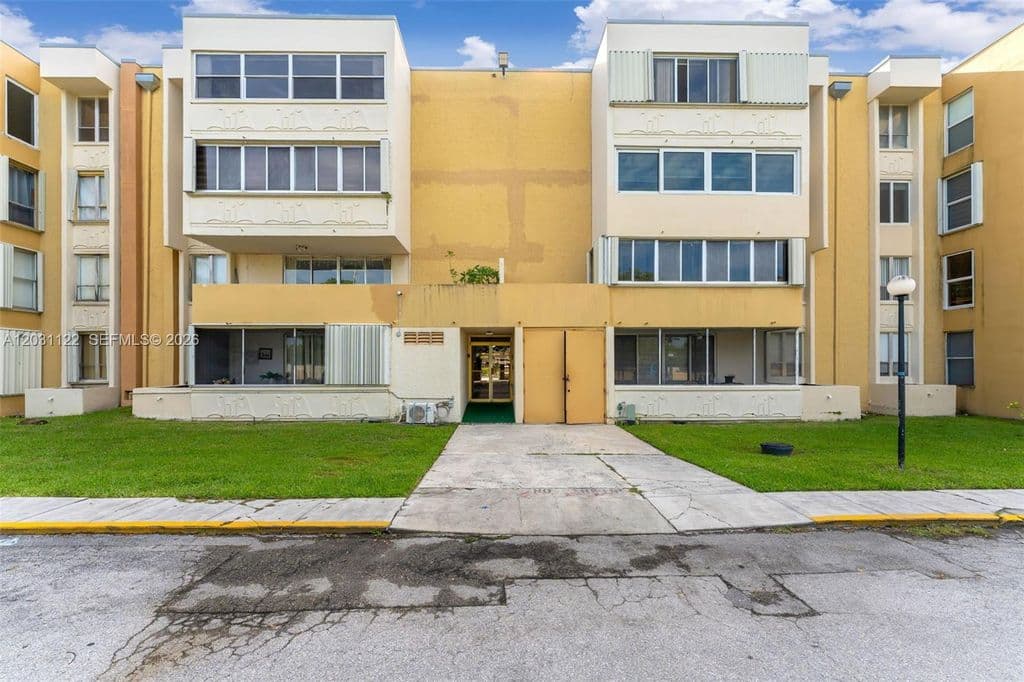 3+1 Condo — 6911 SW 147th Ave APT 2H